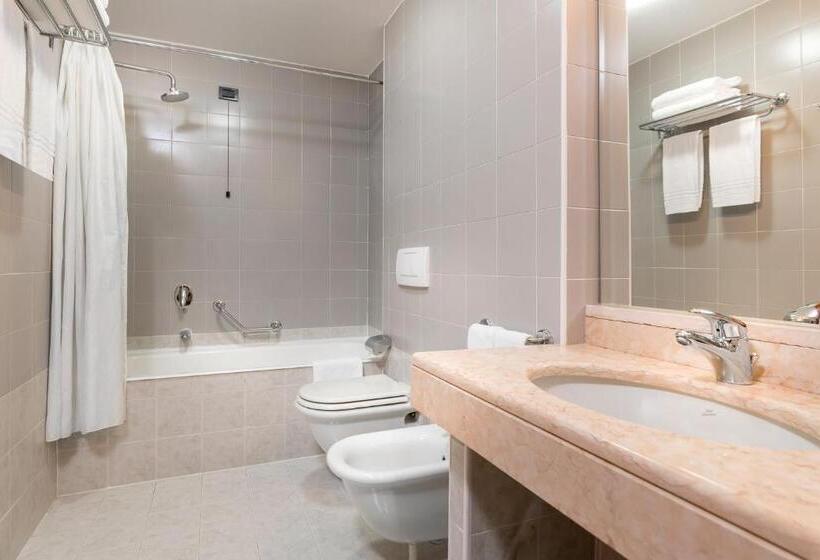 اتاق راحتی سه تخته, Best Western Cavalieri Della Corona