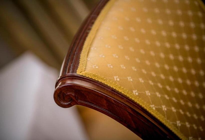 سوئیت با تخت بزرگ, Best Western Cavalieri Della Corona