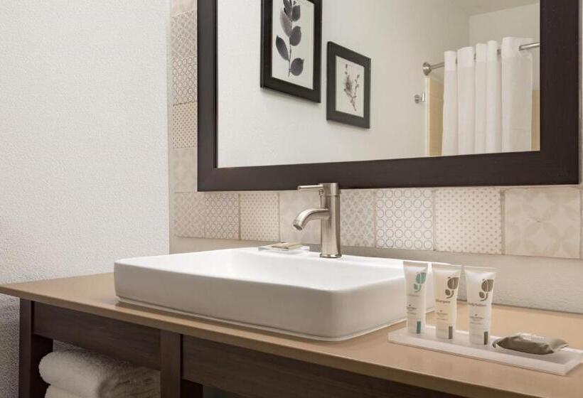 Люкс, Country Inn & Suites By Radisson, Pella, Ia