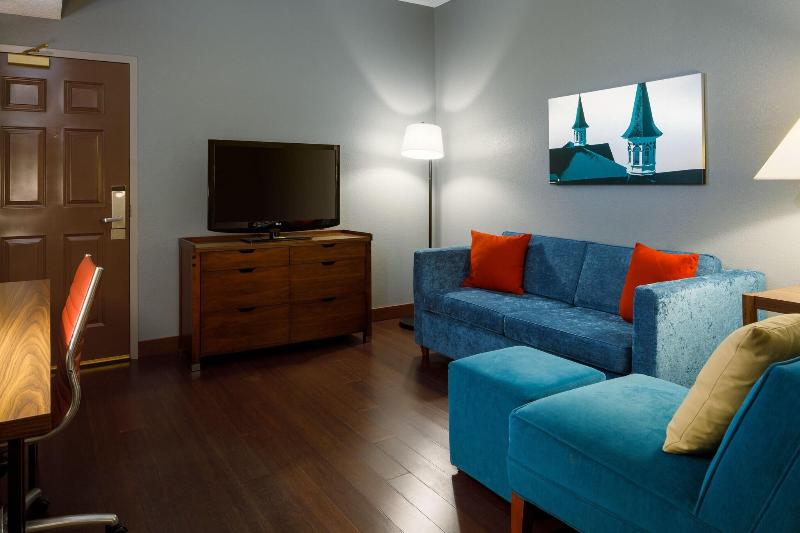 سوئیت با تخت بزرگ, Four Points By Sheraton Louisville Airport