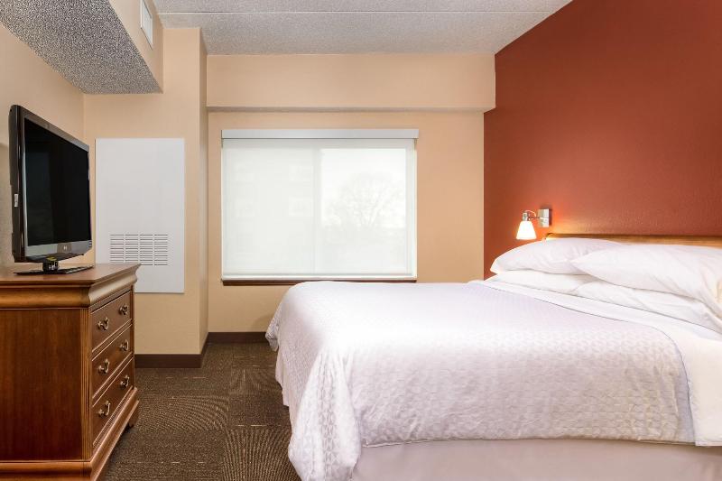 سوئیت با تخت بزرگ, Four Points By Sheraton Louisville Airport