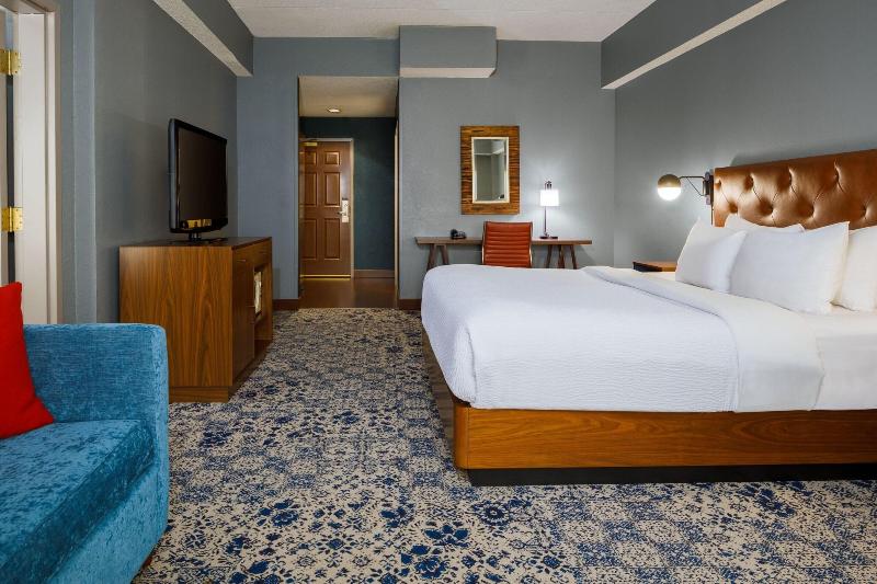 Suite Queen Bed, Four Points By Sheraton Louisville Airport