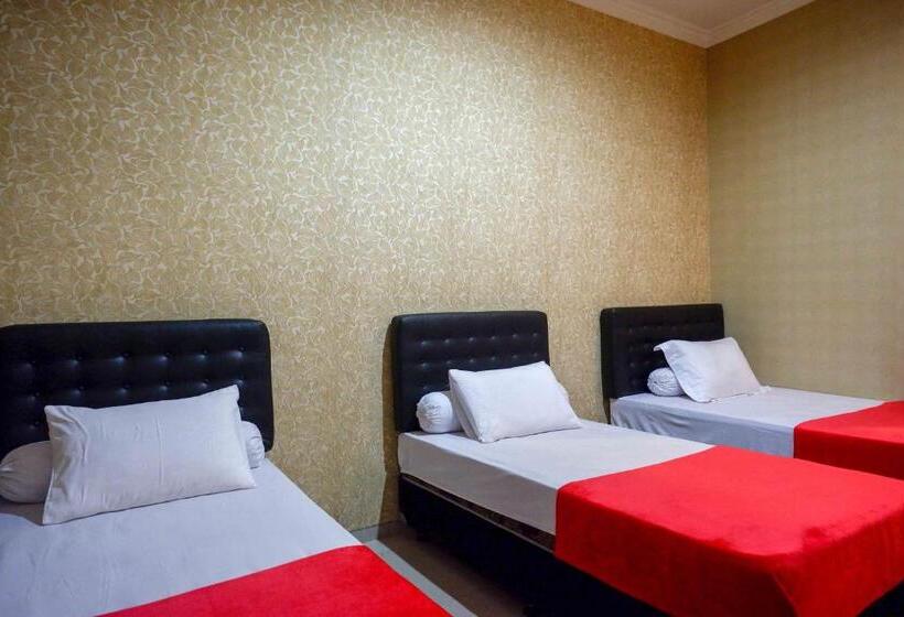 Номер Стандарт Трехместный, Reddoorz Syariah Near Pltu Cilacap