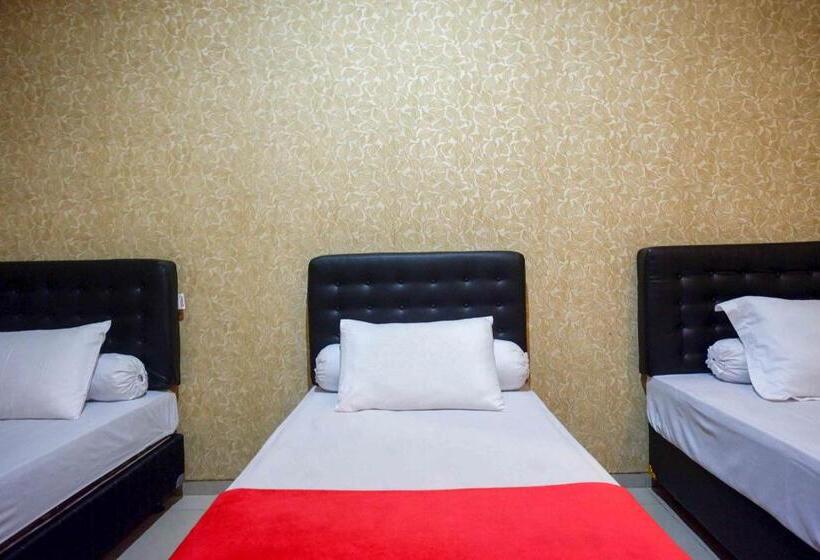 Номер Стандарт Трехместный, Reddoorz Syariah Near Pltu Cilacap