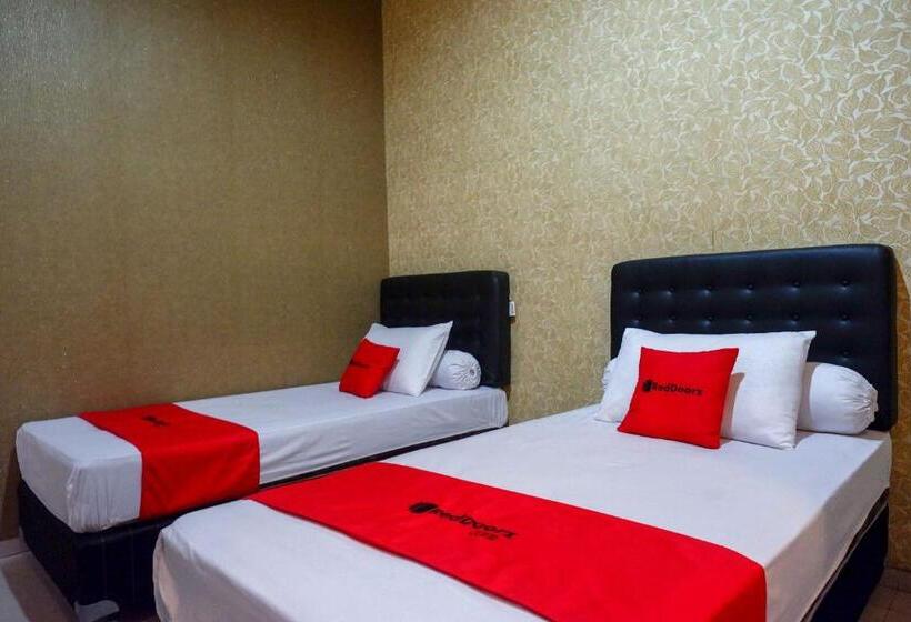 Четырехместный Номер Стандарт, Reddoorz Syariah Near Pltu Cilacap