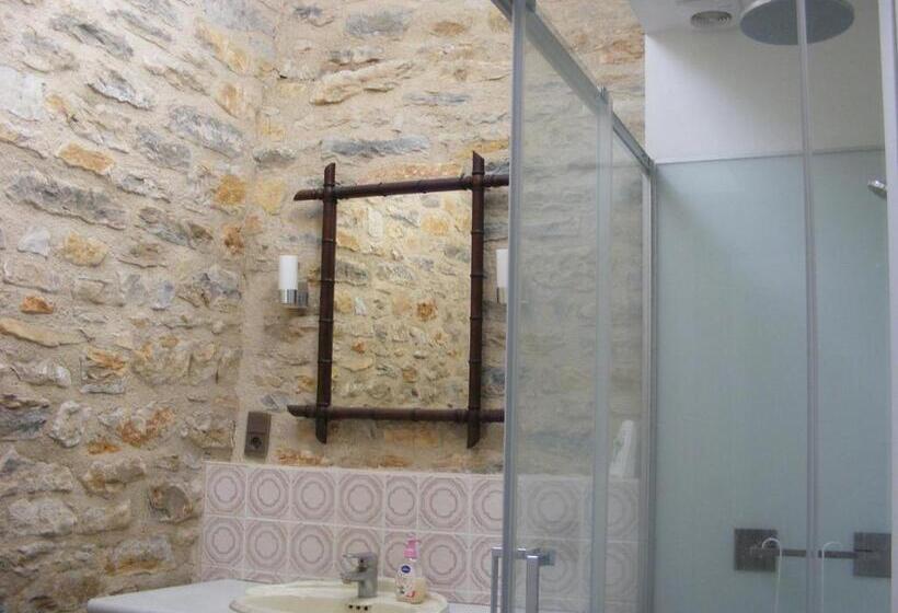 اتاق لوکس خانوادگی, Lou Papagai