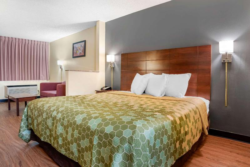 Люкс Кровать Кинг, Econo Lodge Inn And Suites