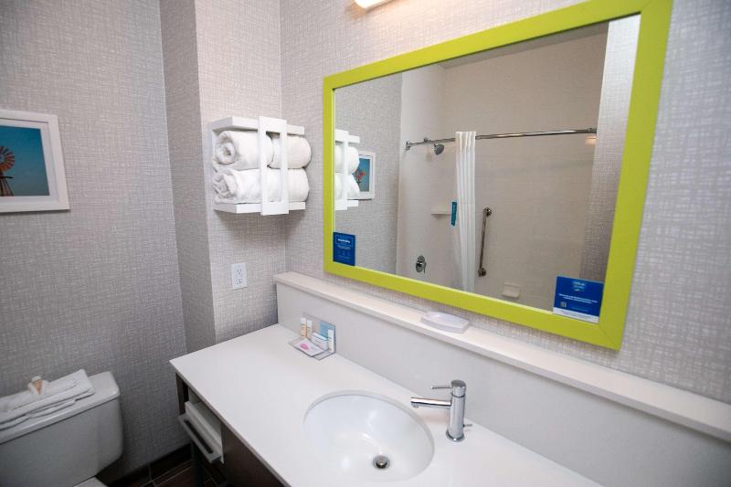 Номер Стандарт Кровать Кинг Адаптированный для Инвалидов, Hampton Inn Pickwick Damat Shiloh Falls