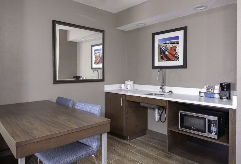 Люкс, Hampton Inn & Suites Concord/charlotte