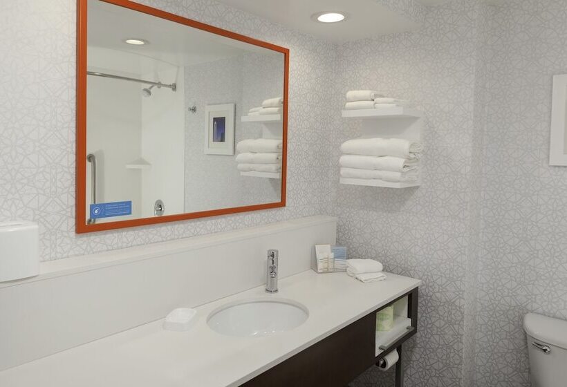Люкс с гидромассажем, Hampton Inn & Suites Concord/charlotte