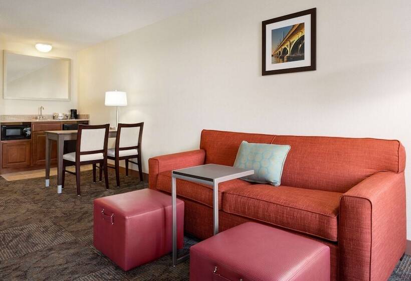 스탠다드 스튜디오, Hampton Inn & Suites Detroit/sterling Heights