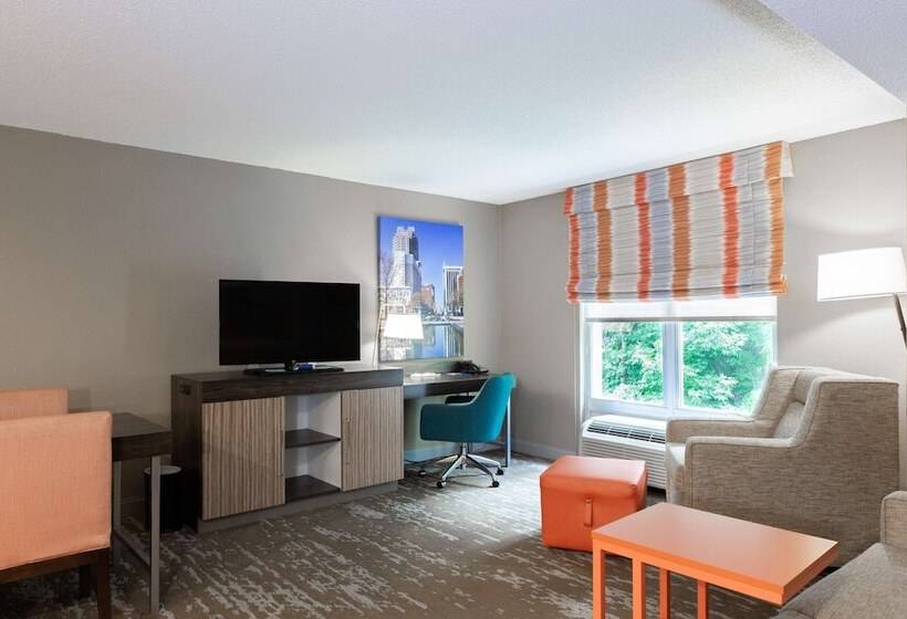 سوییت, Hampton Inn & Suites Raleigh Cary Lenovo Center