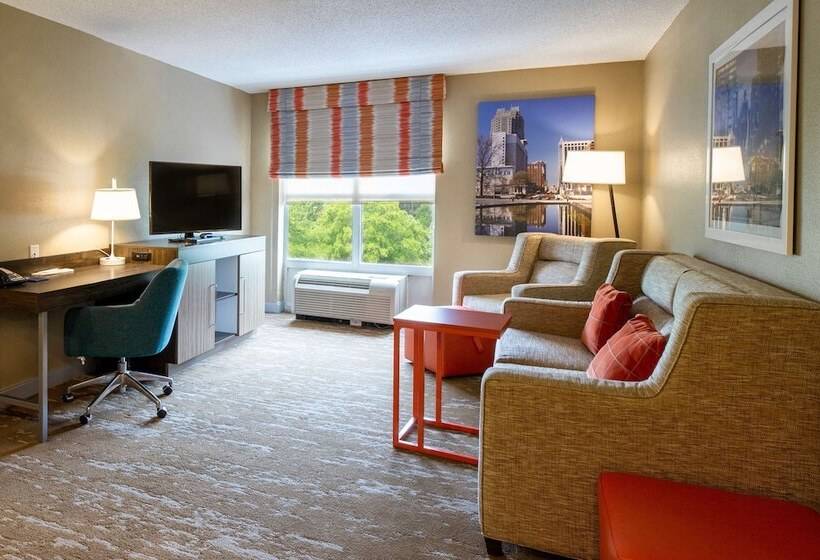 سوییت, Hampton Inn & Suites Raleigh Cary Lenovo Center
