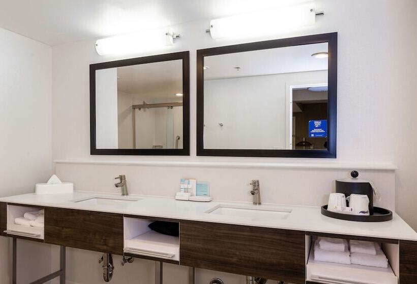 سوییت, Hampton Inn & Suites Raleigh Cary Lenovo Center