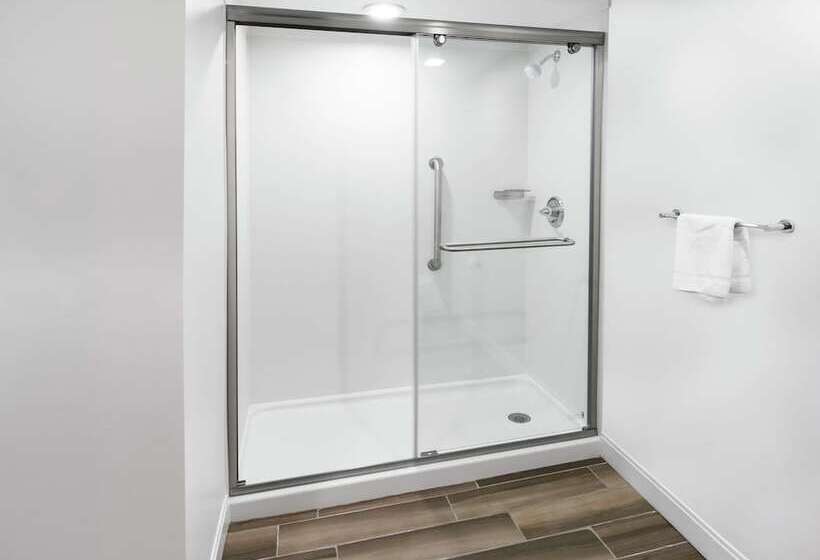 سوییت, Hampton Inn & Suites Raleigh Cary Lenovo Center