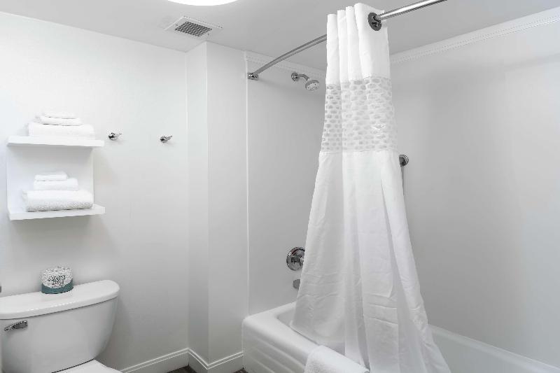 سوییت, Hampton Inn & Suites Raleigh Cary Lenovo Center