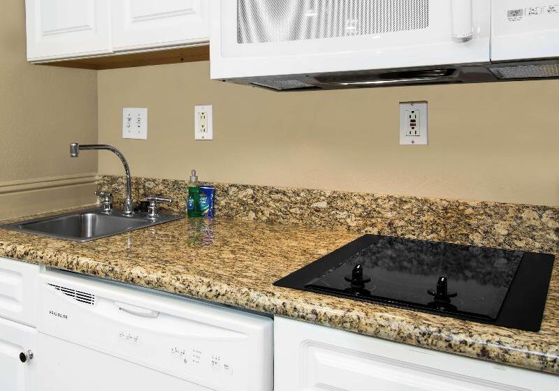 سوییت, Hampton Inn & Suites Raleigh Cary Lenovo Center