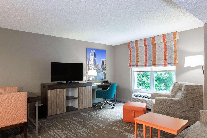 سوییت, Hampton Inn & Suites Raleigh Cary Lenovo Center