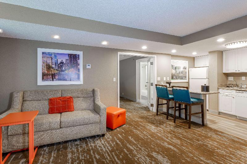 سوییت, Hampton Inn & Suites Raleigh Cary Lenovo Center
