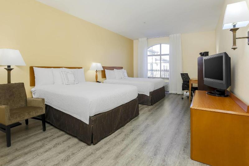اتاق استاندارد با تخت بزرگ, Hampton Inn & Suites Raleigh Cary Lenovo Center