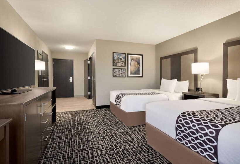 Номер Стандарт 2 Двуспальные Кровати, La Quinta Inn & Suites By Wyndham St Louis Route 66
