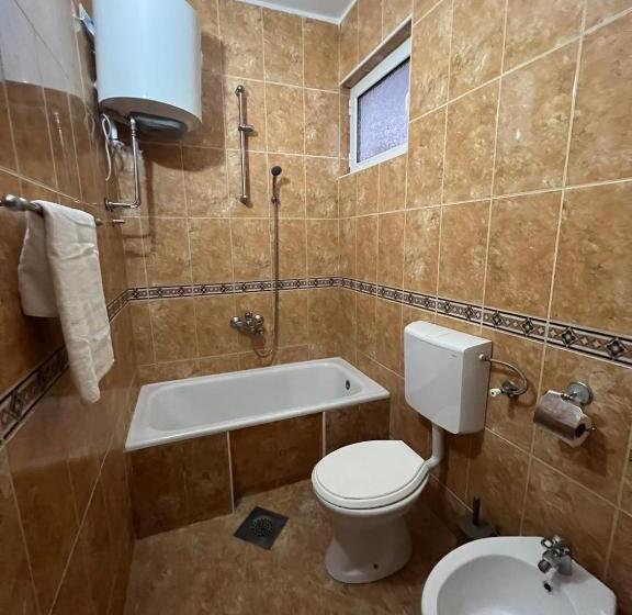 سوییت خانوادگی, Kasneci Apartments