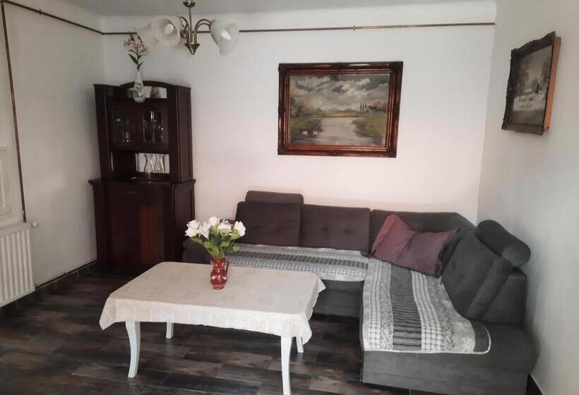 آپارتمان 1 خوابه همکف, Nosztalgia Vendégház