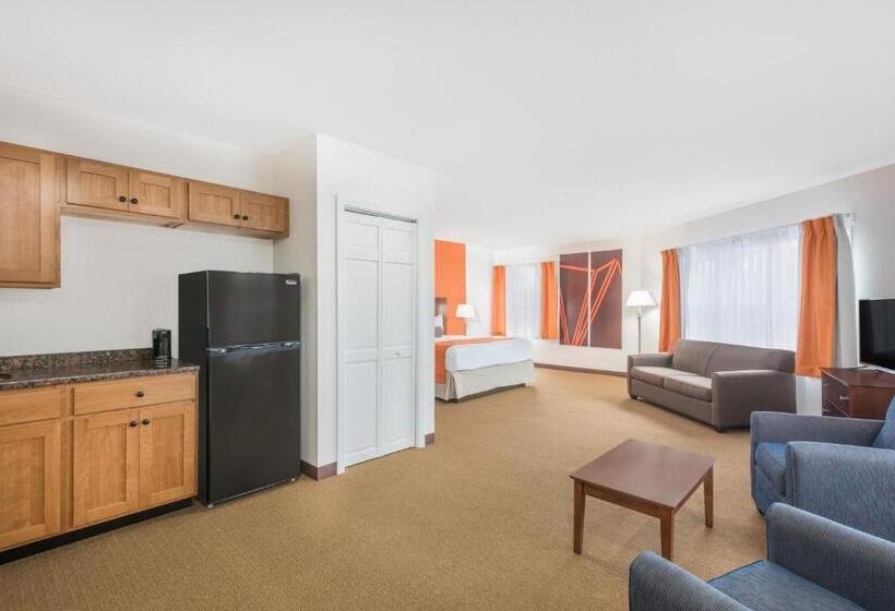 Люкс Кровать Кинг, Howard Johnson By Wyndham Quincy/ Boston