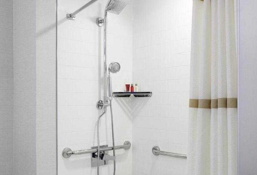 스탠다드 룸 킹사이즈 침대, Marriott Birmingham Grandview