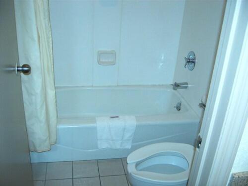 Номер Стандарт 2 Двуспальные Кровати, Travelers Inn & Suites