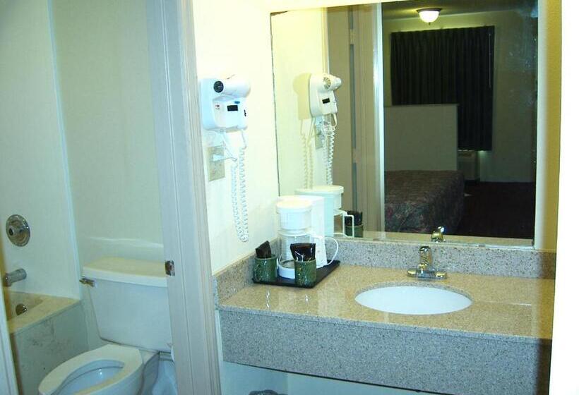 Люкс Кровать Кинг, Travelers Inn & Suites