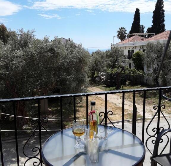 اتاق لوکس با چشم‌انداز دریا, Poseidon Rooms