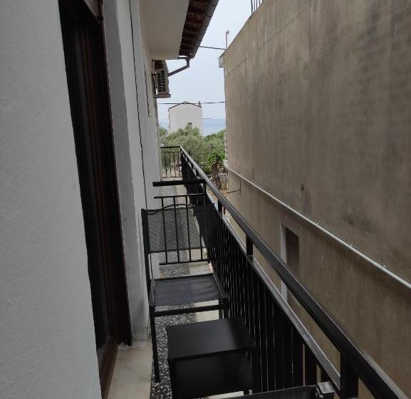 اتاق اکونومی, Poseidon Rooms