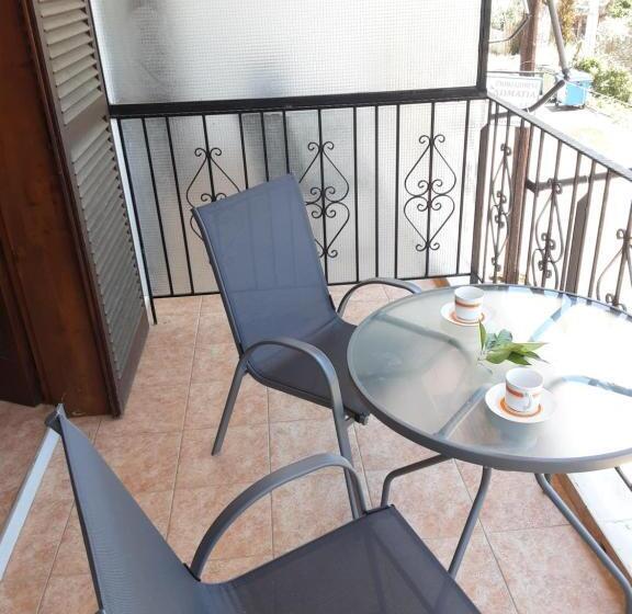 اتاق لوکس با چشم‌انداز دریا, Poseidon Rooms
