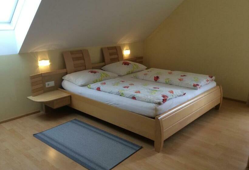 Номер Стандарт с Балконом, Zweytick Gästezimmer Weingut