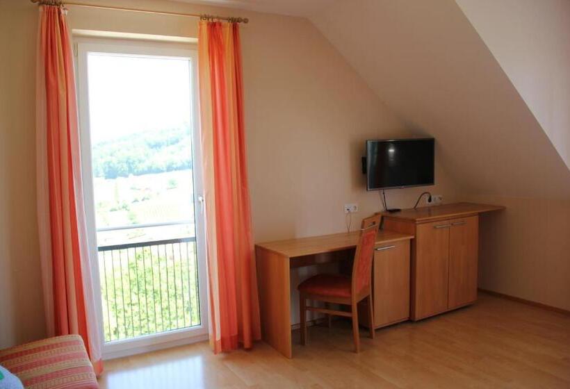 Номер Стандарт с Террасой, Zweytick Gästezimmer Weingut