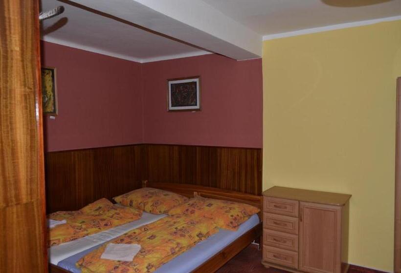 Quarto Quádruplo Estandar, Penzion Lipůvka