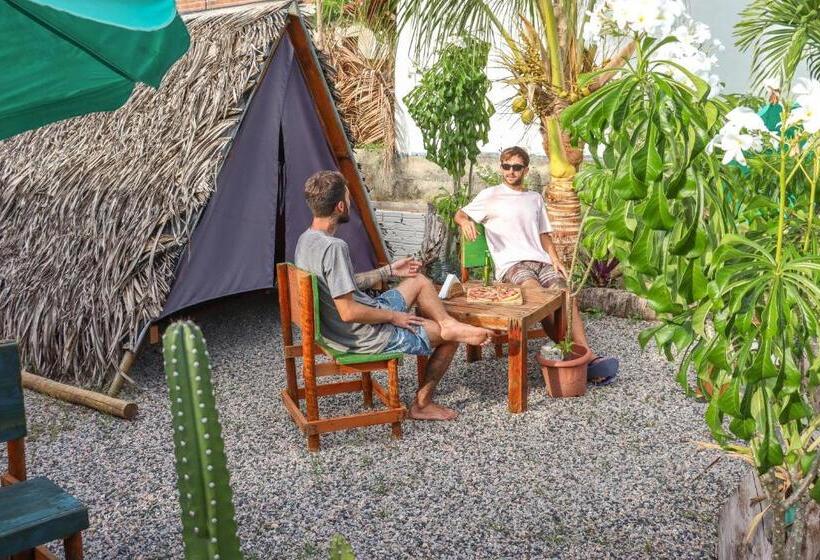 بانگلوی استاندارد, Back To The Beach Hostel   Pipa