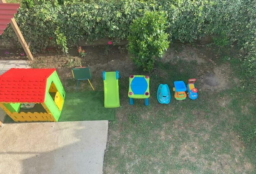 اتاق خانوادگی, Apartments Dibra