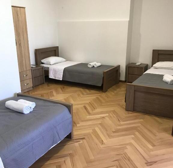 اتاق استاندارد سه نفره, Guest House Chiko