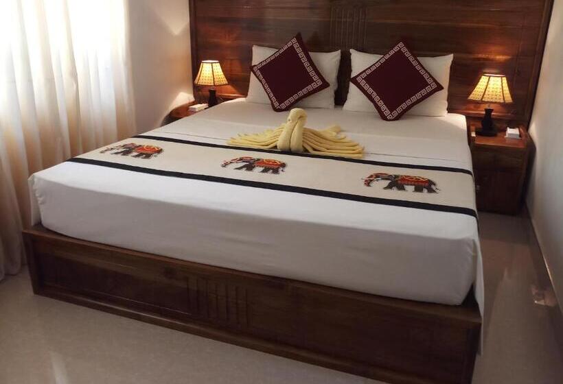 Standard Room, Shani Residence Kandy