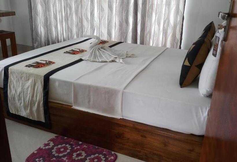 Standard Room Mountain View, Shani Residence Kandy