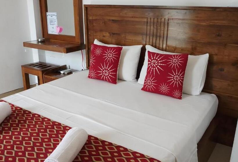 Standard Room with Balcony, Shani Residence Kandy
