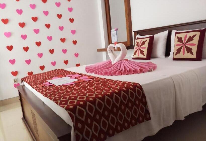 Standard Room with Balcony, Shani Residence Kandy