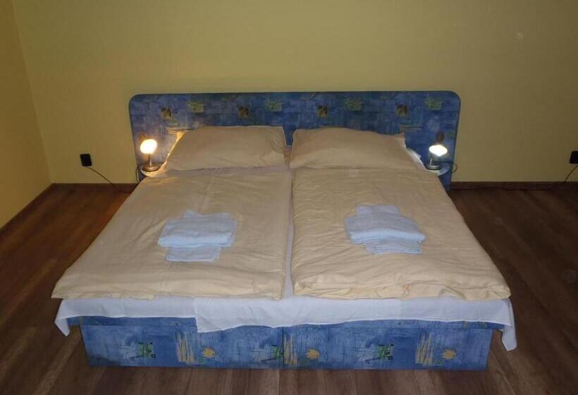 Quarto Quadruple Standard, Houda Bouda   Penzion & Apartmány