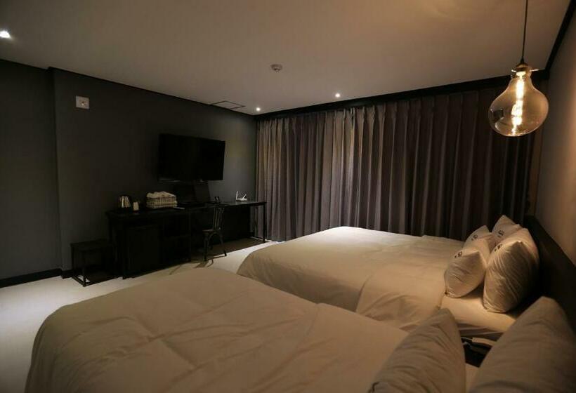 Family Suite, Gupo Station Almond