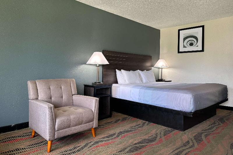 适合残疾人士使用的带超级大床的标准间, Quality Inn & Suites