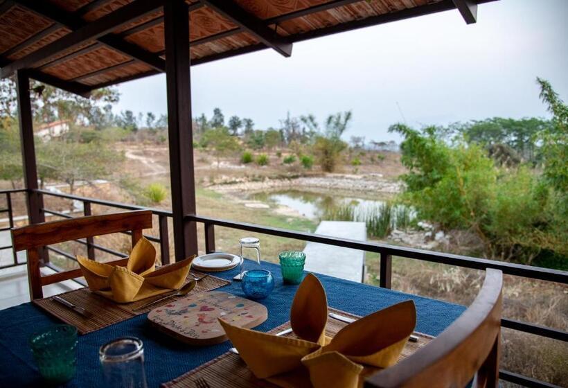 Полулюкс Вид на Горы, Dhole's Den Bandipur