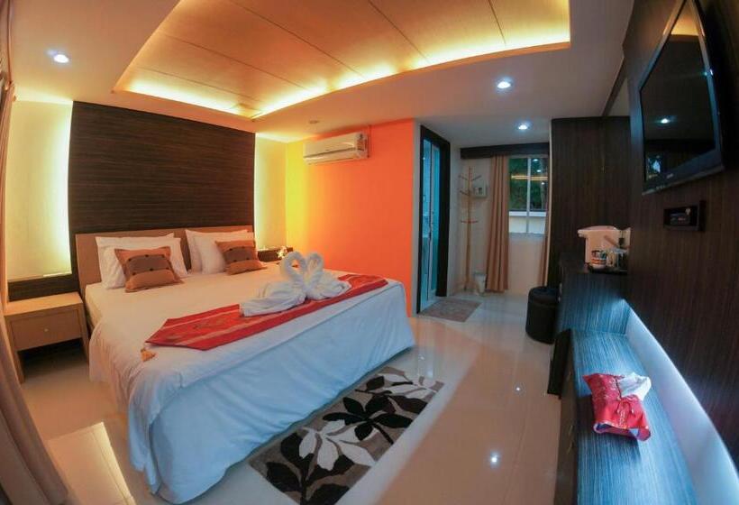 اتاق اکونومی, Tt Naiyang Beach Phuket