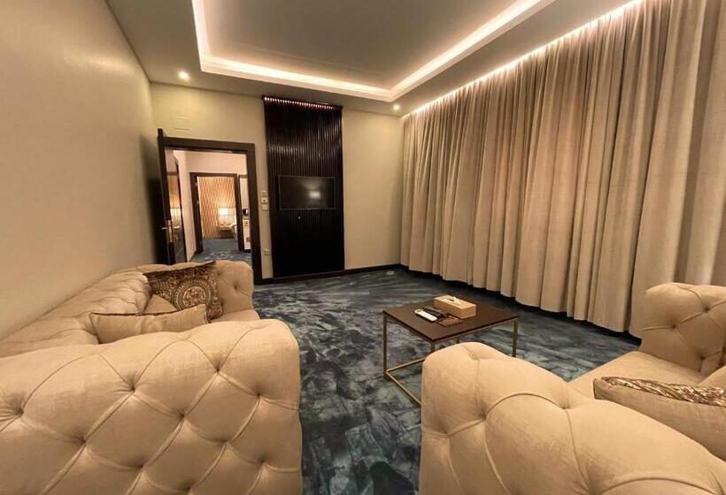 Студия Deluxe, Crystal Blue